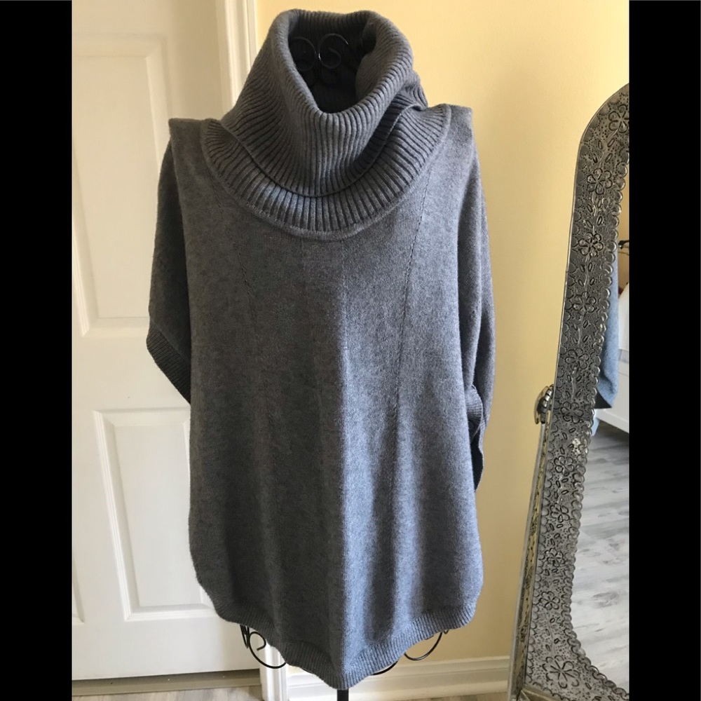 Sisters Gray Cowl Neck Poncho Style Sweater Size Small-runs large - Picture 2 of 9